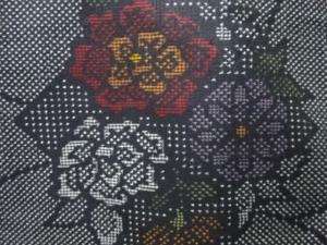 アンティーク　菱に花模様織出し本場泥大島紬着物（5マルキ）